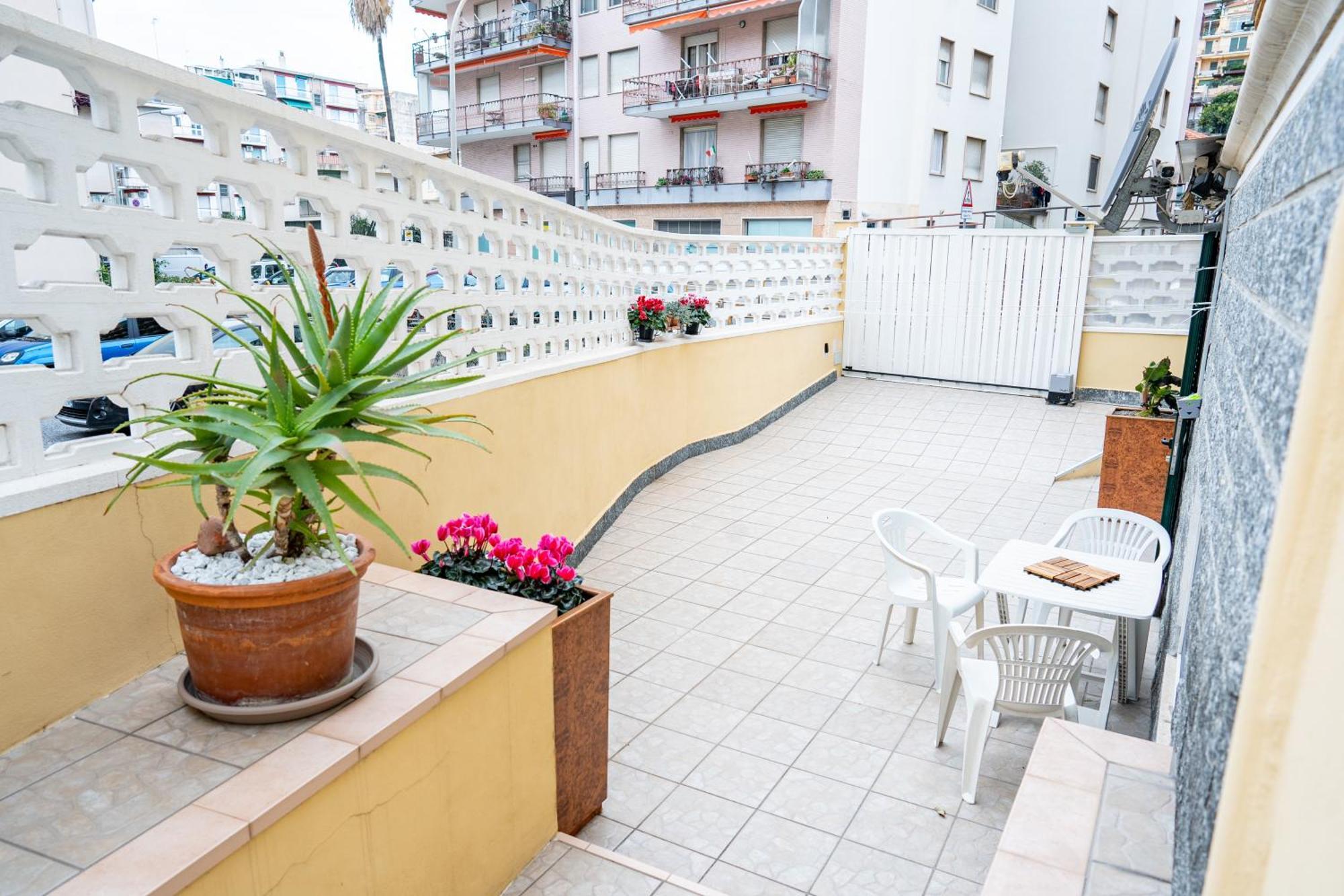 Casa Stefi Sunremo - Parcheggio Privato, 500 Mt Dalla Spiaggia San Remo Kültér fotó